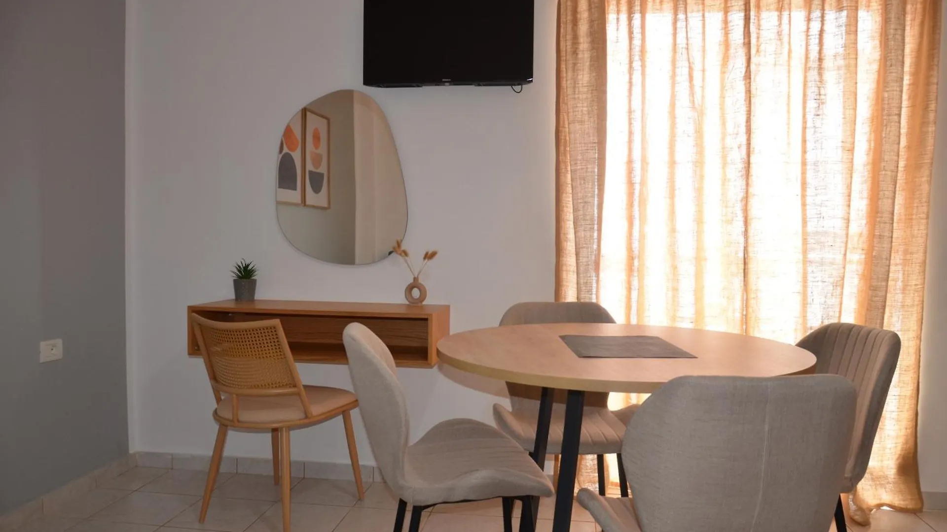 Harmonia Guest House 1 Himare Apartment